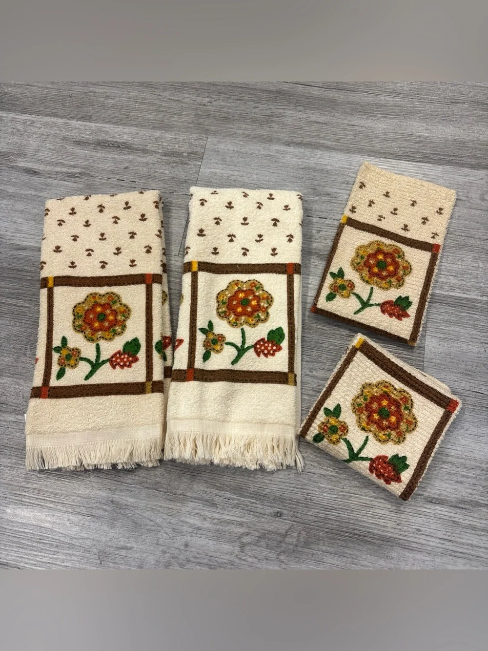 Vintage floral hand towels made in USA fringe washcloth bathroom set 80s